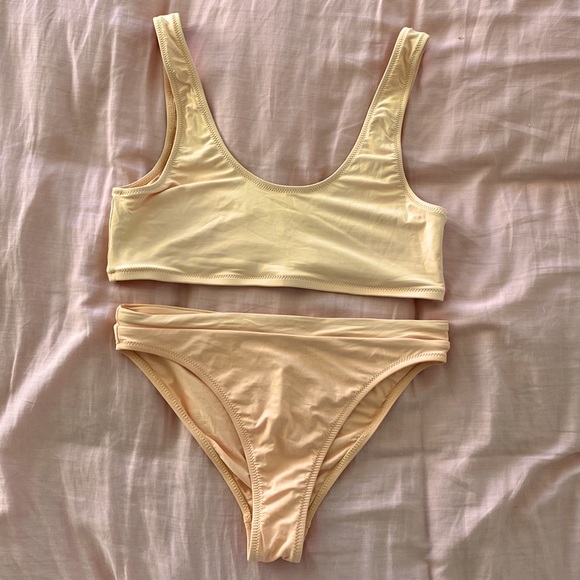 Ele Swims bikini 🌞 - Picture 1 of 4